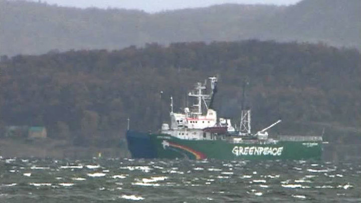 Arctic Sunrise встал на якорь. 30 членов экипажа обвиняются в пиратстве