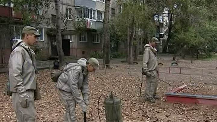 Жителям Хабаровска раздают средства для дезинфекции