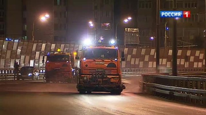 Коммунальщики вышли на борьбу с сентябрьским гололедом