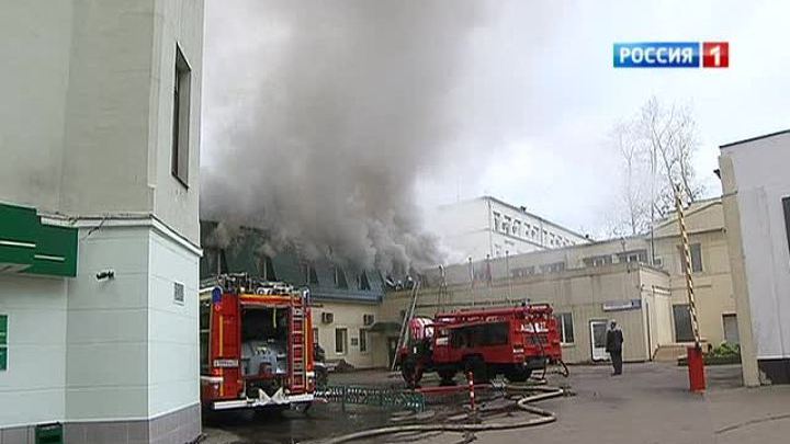 На Ленинградском проспекте загорелось здание управы