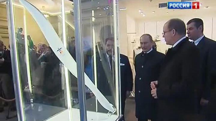 Путин подарил князю Монако олимпийский факел