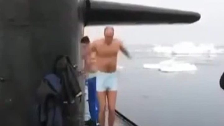 Купание подводников в полынье на Северном полюсе