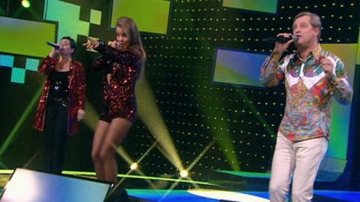 Эфир от 13.10.2013. Семья Поляковых. Песня "Мальчик хочет в Тамбов"
