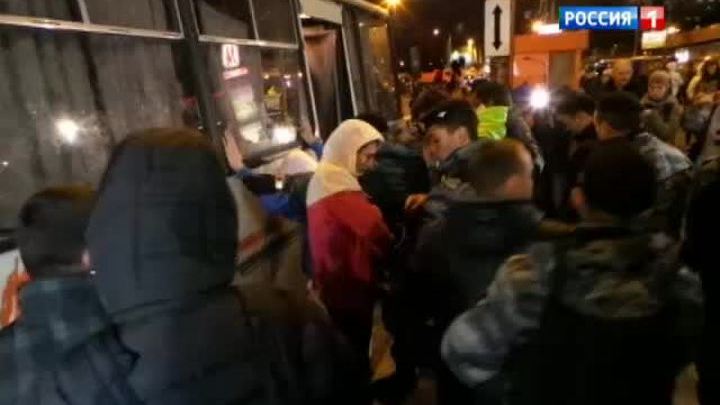 У метро "Пражская" задержаны 50 человек