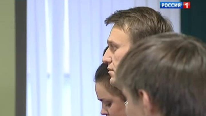 Суд изменил приговор Навальному на условный