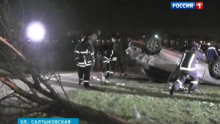 На Салтыковской улице иномарка столкнулась с автобусом