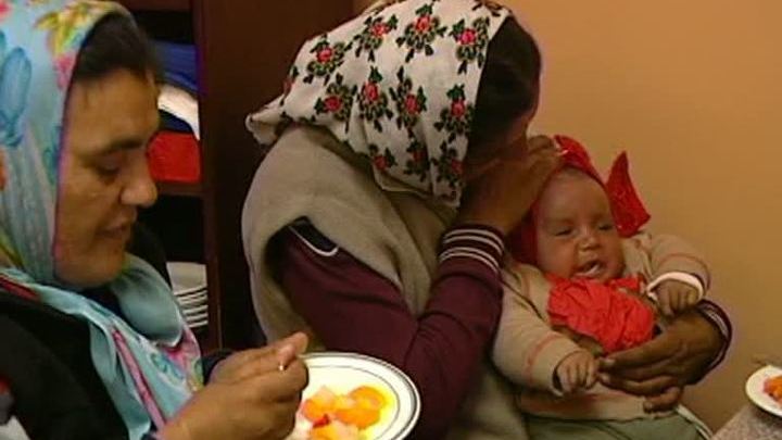 Девочку, найденную в Греции, цыгане-похитители собирались выдать замуж