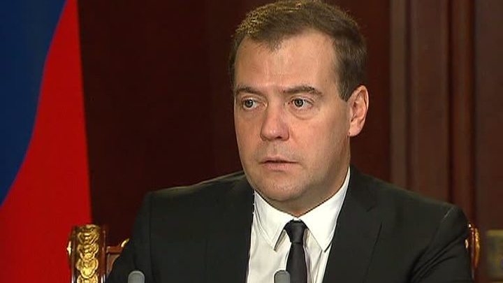 Медведев призвал решить проблему тепловых пушек