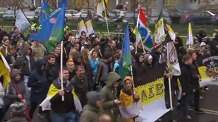 Националисты не смогли прийти на "Русский марш" без нацистской символики