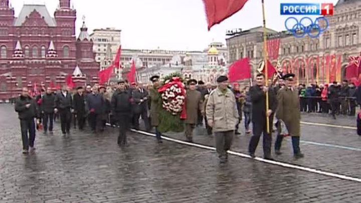 Коммунисты начали праздновать годовщину Октябрьской революции