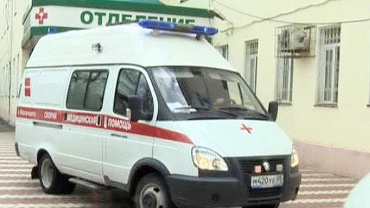 Сотни человек сошлись в рукопашной драке около мечети в Дагестане