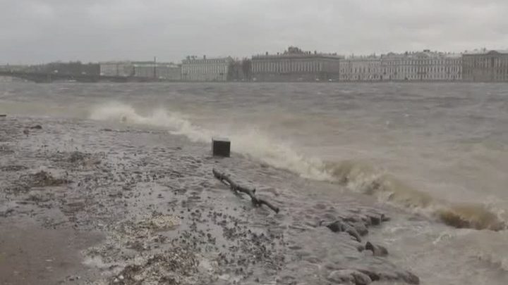 Петербург едва избежал наводнения