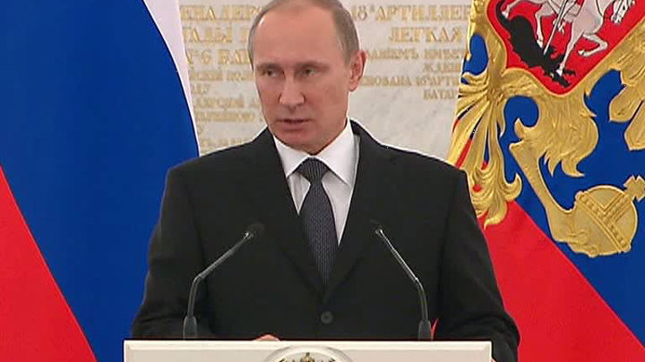 Путин поручил вернуть сочинения по литературе для выпускников школ 