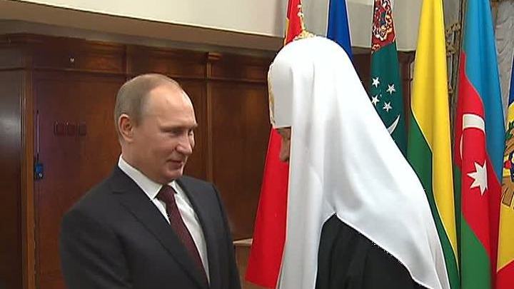 Президент подарил Патриарху шкатулку на день рождения
