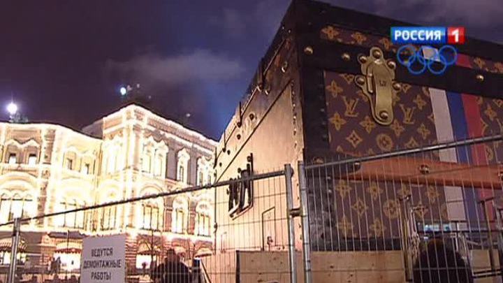 Чемодан с Красной площади убирать не торопятся