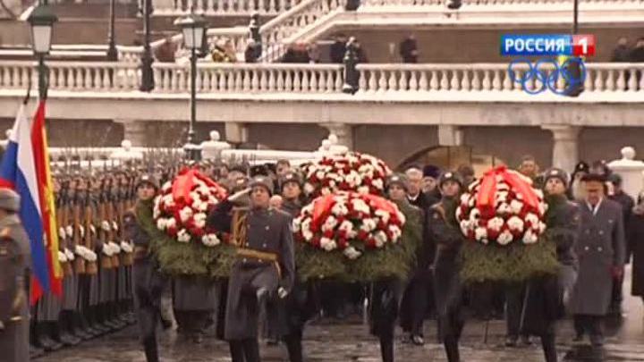 В День воинской славы Собянин возложил цветы к Могиле Неизвестного солдата