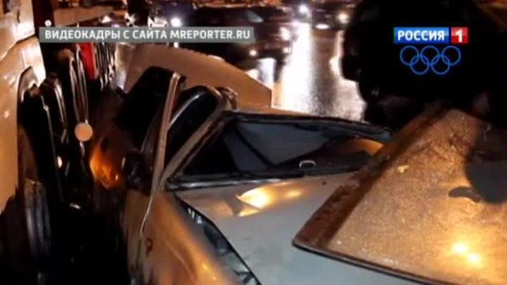 На МКАД на крышу иномарки упал бетонный блок