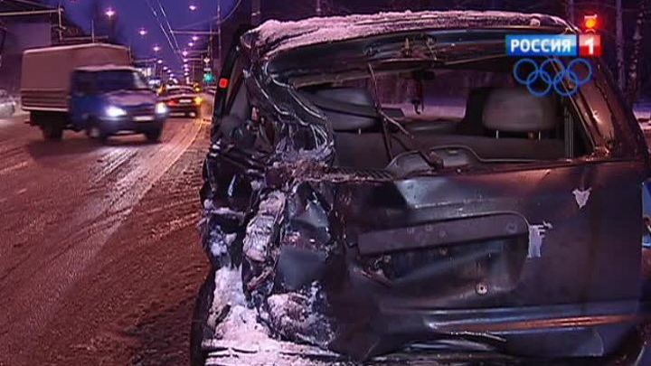 Яма на Балаклавском проспекте собрала 13 автомобилей