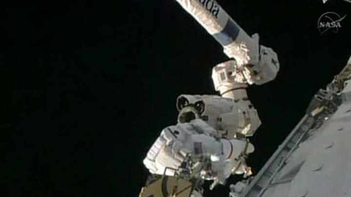 Второй внеплановый выход астронавтов NASA в космос отложен на день