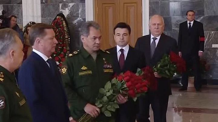 Михаила Калашникова похоронили под залпы АК-47