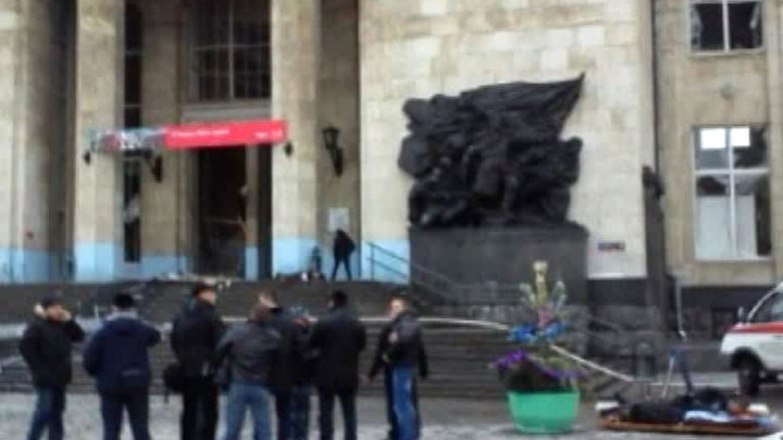 У входа в вокзал Волгограда террористка взорвала бомбу: 13 погибших