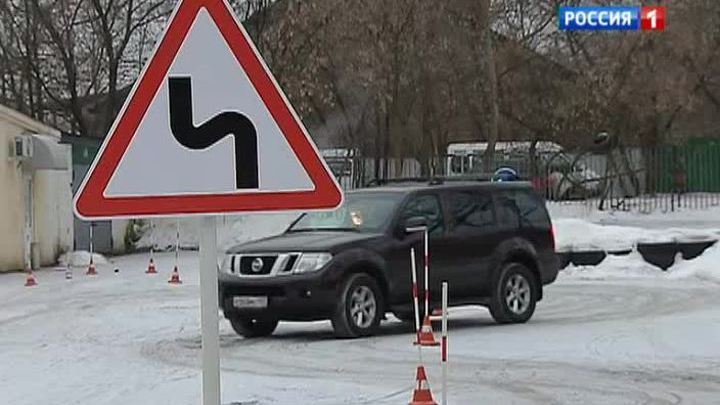 Вместо двух экзаменов на права придется сдавать три