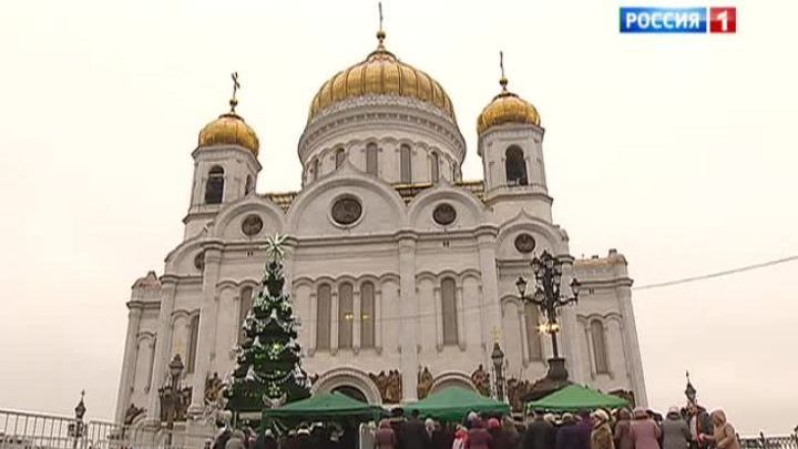 Очередь к Дарам волхвов идет от "Парка культуры"