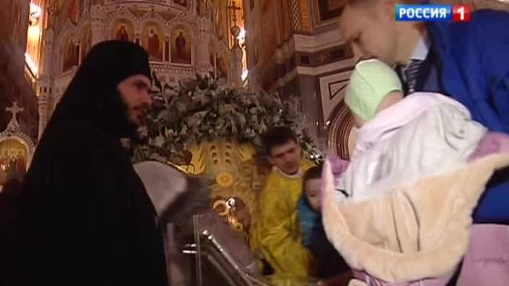 Тысячи людей идут поклониться "Дарам волхвов"