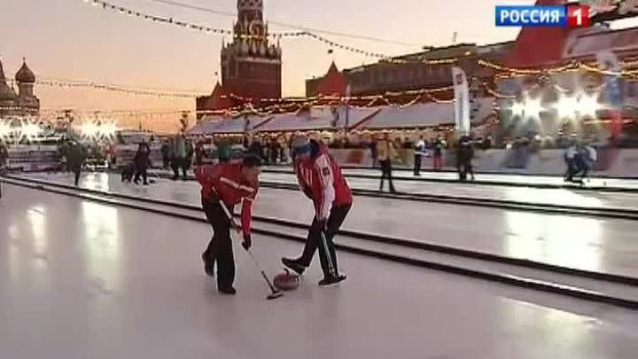 Красную площадь захватили люди со швабрами