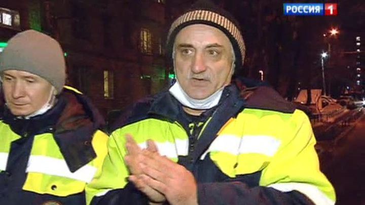 Московские бездомные убегают от помощи