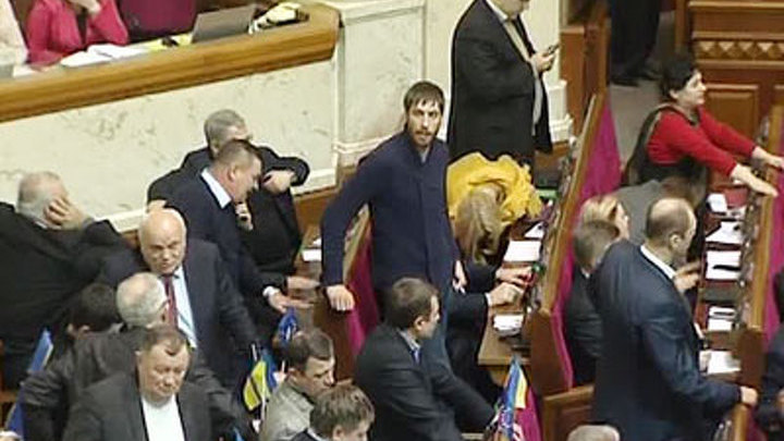 Парламент Украины принял закон об амнистии участников массовых акций протеста