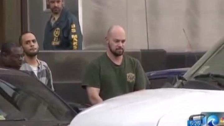 Американца приговорили к 30 годам за попытку продать военные секреты "русским"