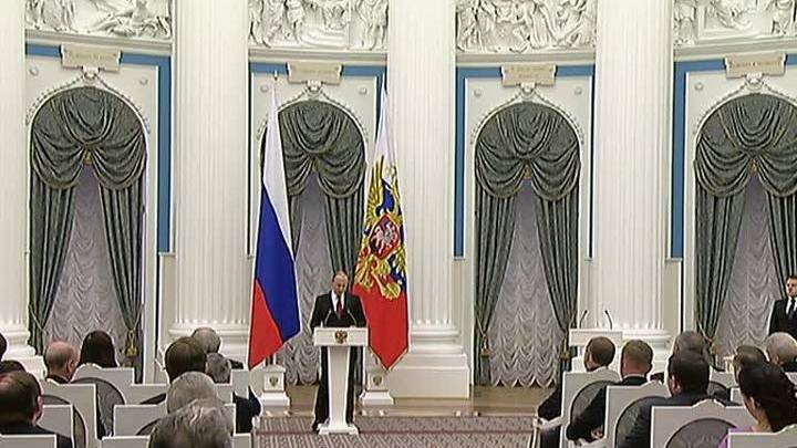 Путин наградил пятерых молодых ученых