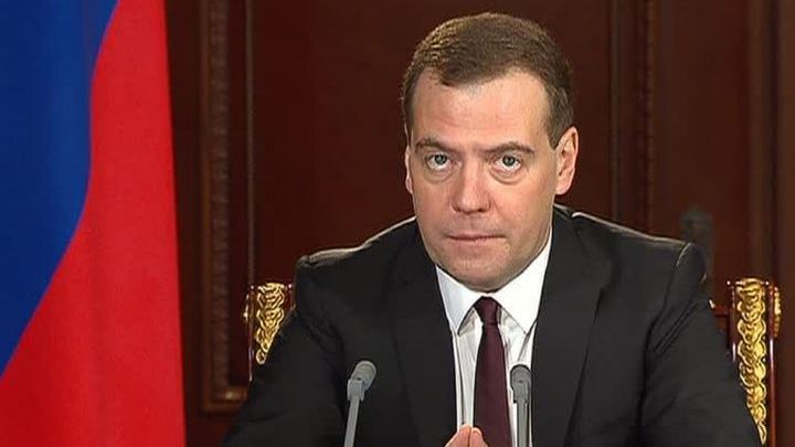 Медведев сообщил, кто будет строить мост через Керченский пролив