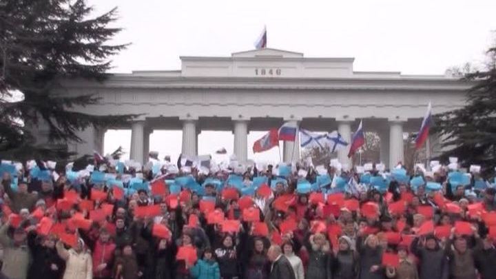 Жители Крыма устроили флешмоб в поддержку референдума