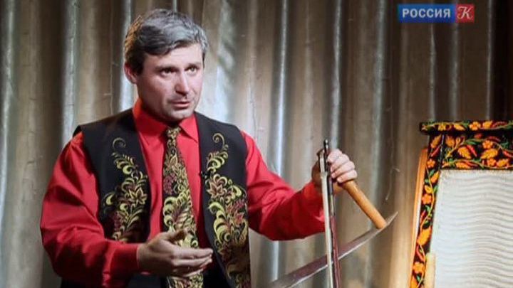 На кокошнике играю