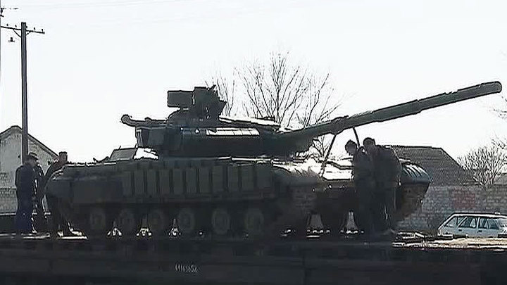 Украинскую военную технику вывозят из Крыма за российский счет
