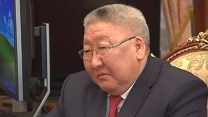 Президент принял досрочную отставку главы Якутии