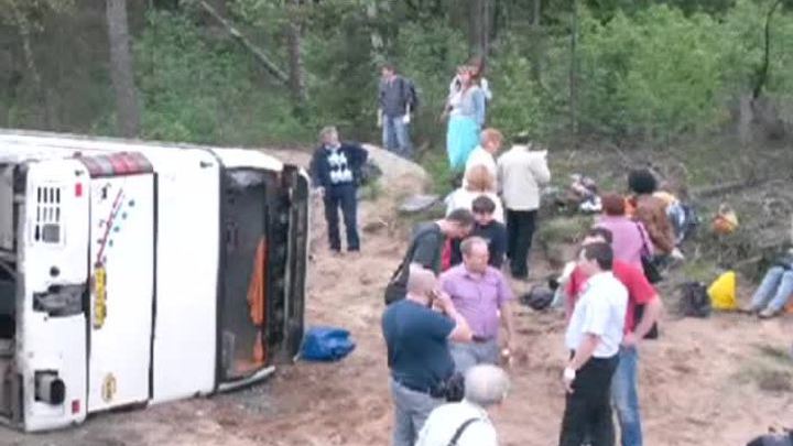 В Подмосковье перевернулся экскурсионный автобус с пассажирами