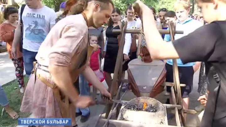 Москвичи окунулись в прошлое на Тверском бульваре
