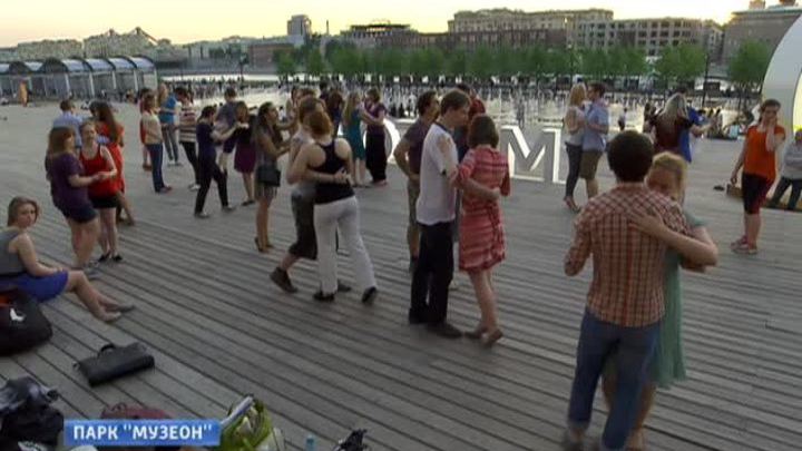 Москвичи смогут бесплатно научиться танцевать "Музеоне" 