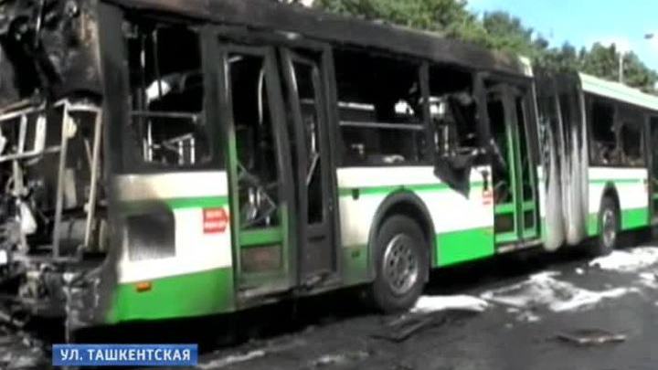 Прокатиться с огоньком: в столице загорелся автобус