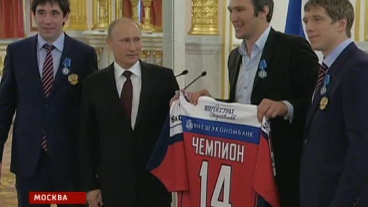 Хоккеистов встретили как героев