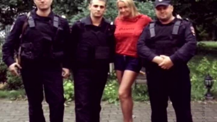 Волочкова и полиционеры ХОСТИНГ