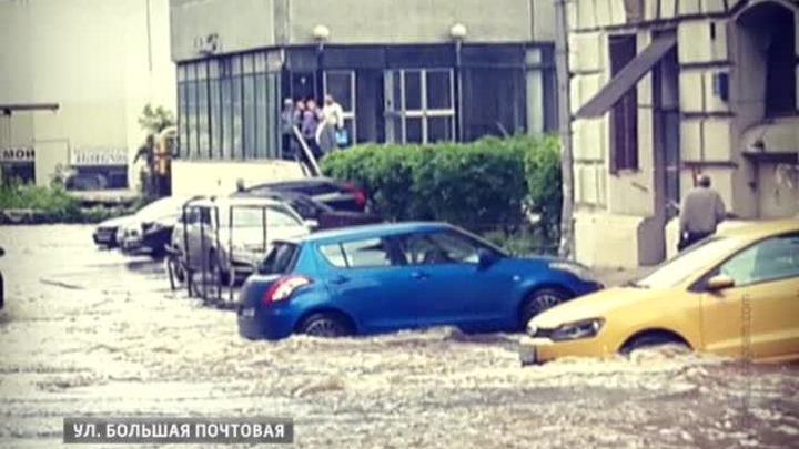 Большой потоп на Большой Почтовой: кадры очевидцев