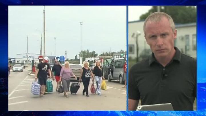 Жители юго-востока Украины не верят в перемирие и бегут в Россию