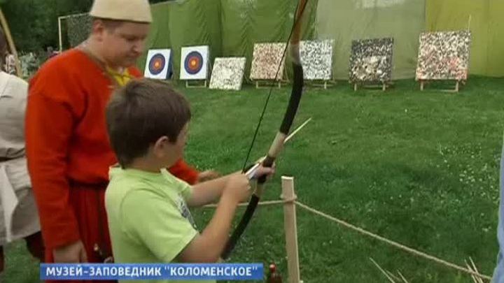 В Коломенском без единого гвоздя всего за день возвели деревянный храм
