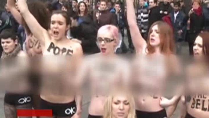 За звон в колокола Нотр-Дама активистки FEMEN отделались штрафом