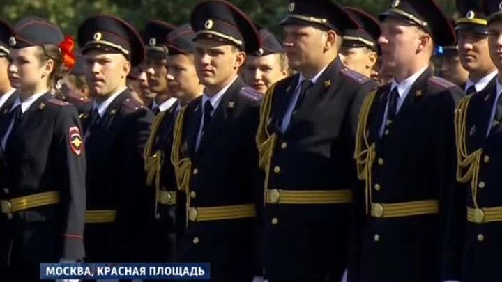 Колокольцев вручил дипломы выпускникам Московского университета МВД России