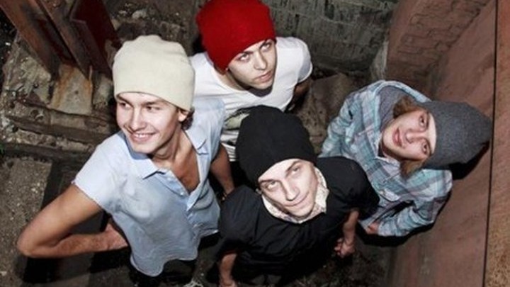 "Живые"